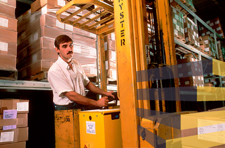 Man operating forklift in article about how to set up a Mexican warehouse