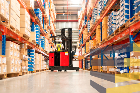 Man operating forklift to illustrate article on NR-11 in Brazil